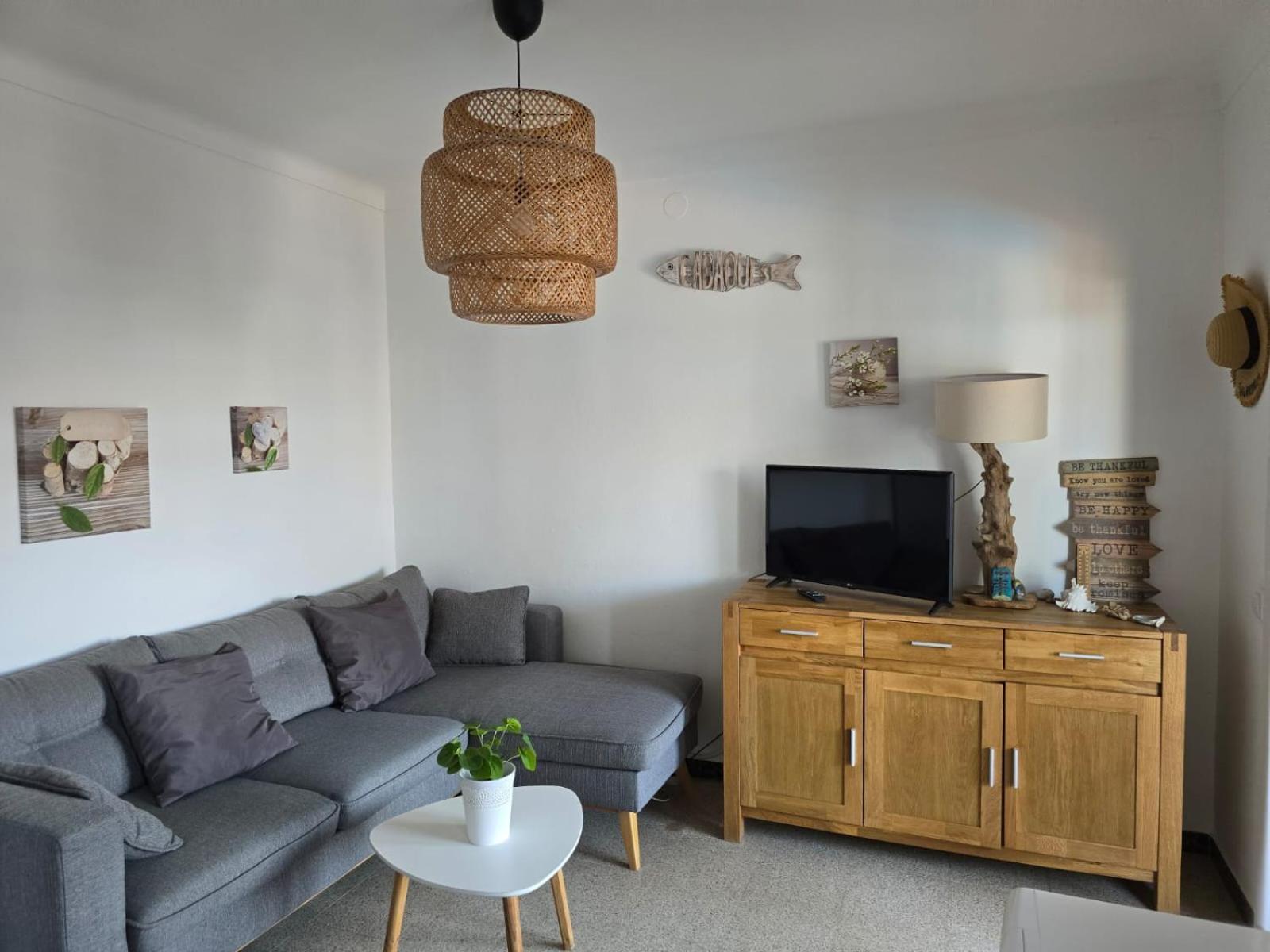 Cosy Apartment Of L'Escala Beach Exterior photo
